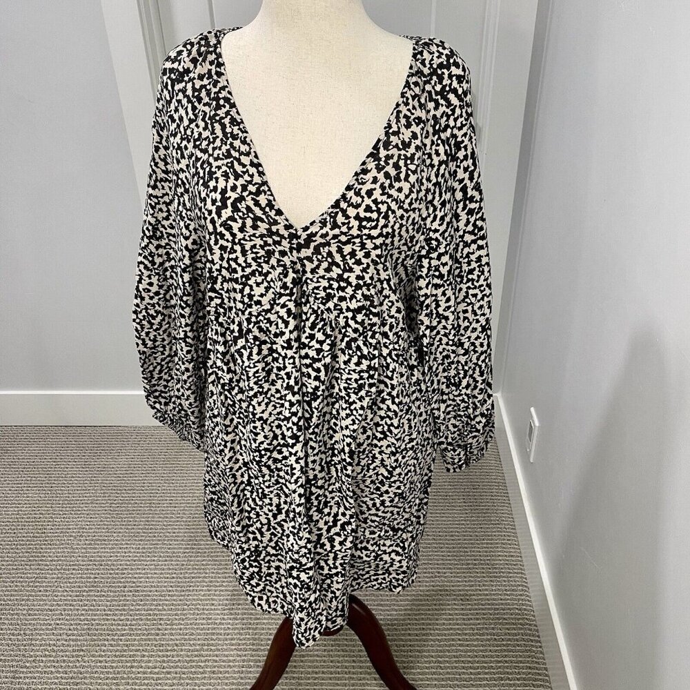 H&M Black and White Printed V-Neck Midi Dress